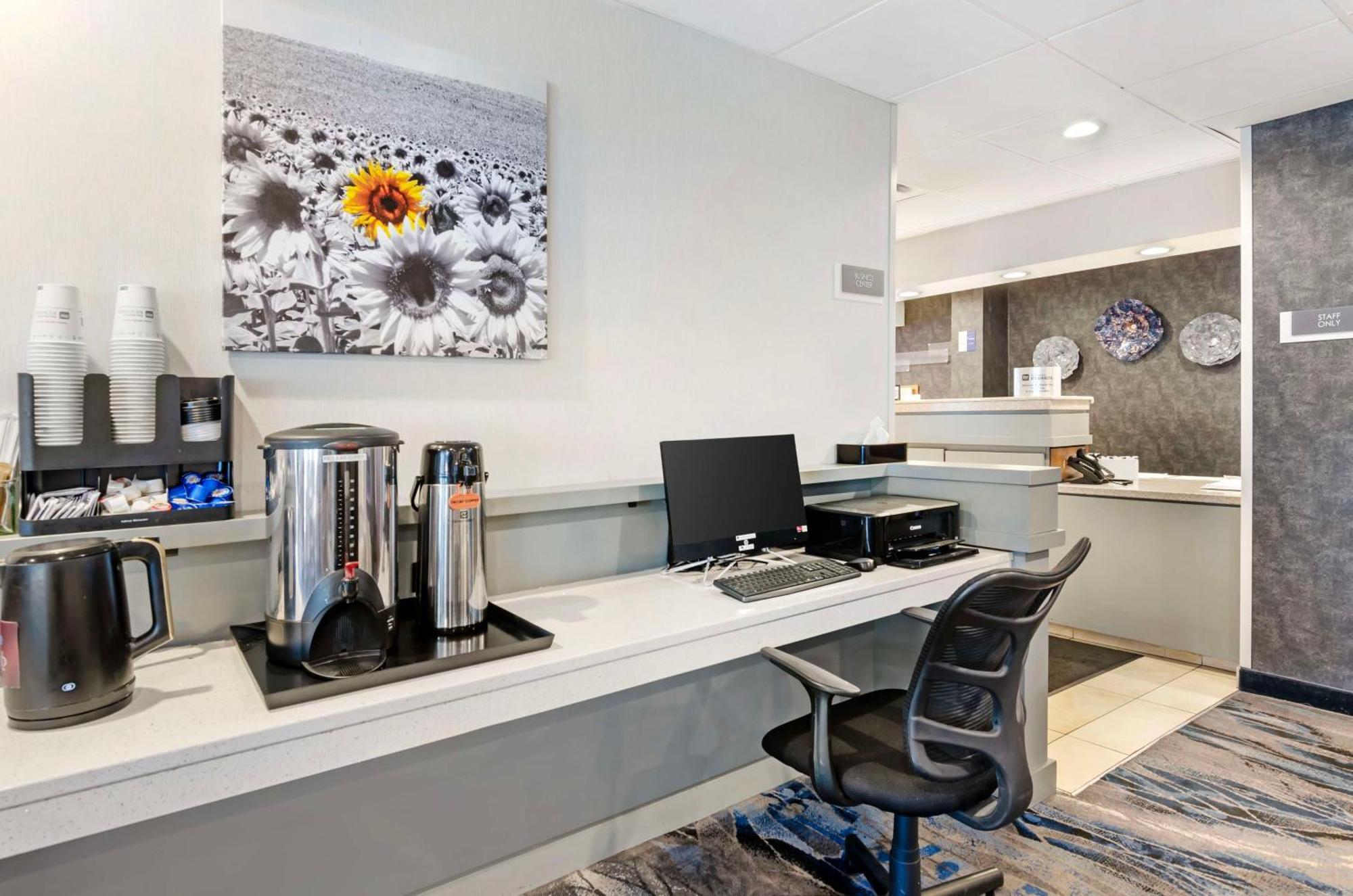 Best Western Plus Beckley Inn Esterno foto